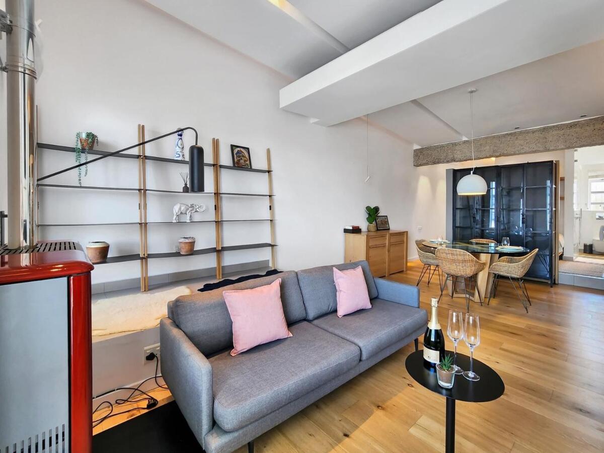 Stylish, Comfy-fully Equipped, Secure Home-fireplace Apartment