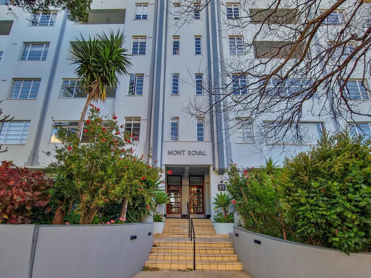 Apartment Stylish, Comfy-fully Equipped, Secure Home-fireplace