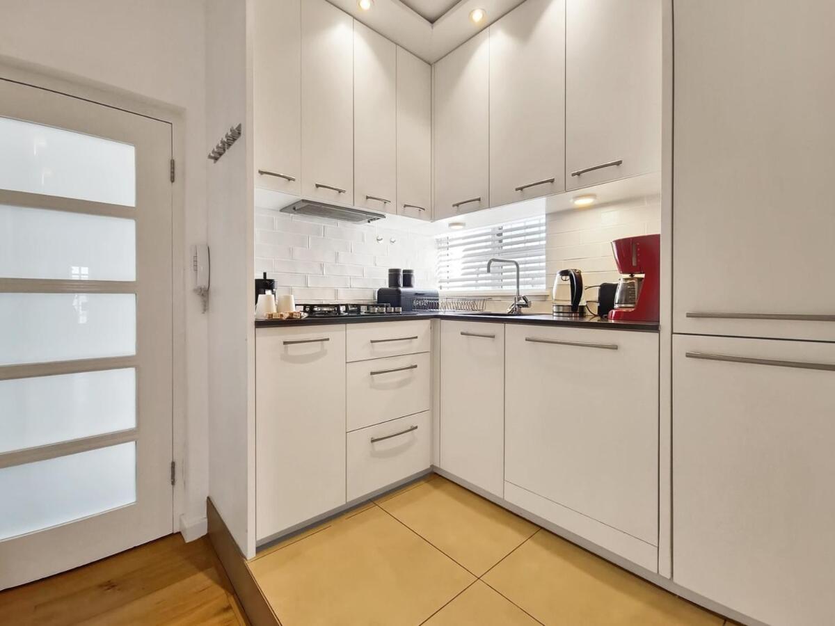 Stylish, Comfy-fully Equipped, Secure Home-fireplace Apartment *