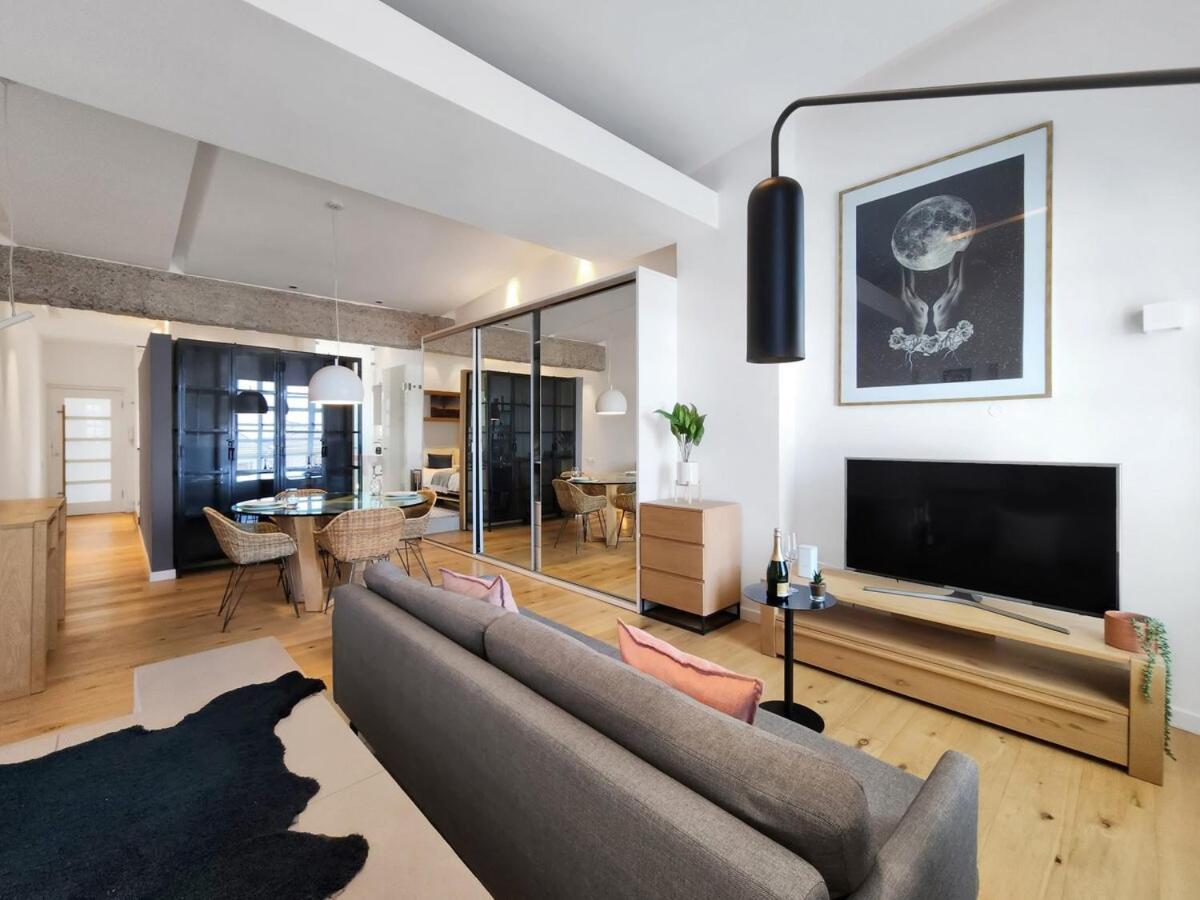 Stylish, Comfy-fully Equipped, Secure Home-fireplace Apartment