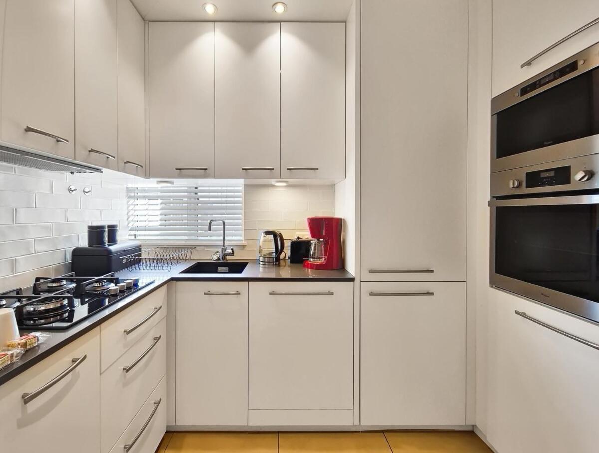 Stylish, Comfy-fully Equipped, Secure Home-fireplace Apartment *